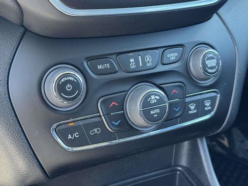 Used 2022 Jeep Cherokee Trailhawk AWD/4WD image 5