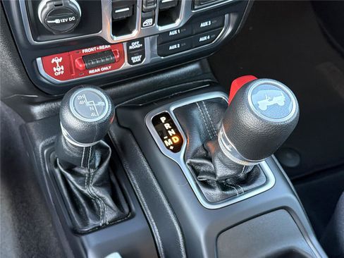 Used 2025 Jeep Wrangler Unlimited Rubicon AWD/4WD image 30