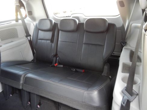 Used 2010 Chrysler Town & Country Touring Plus image 31