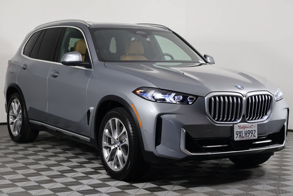 Certified 2026 BMW X5 xDrive50e w/ Climate Comfort Package AWD/4WD image 3