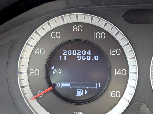 Used 2010 Volvo XC70 3.2 image 19