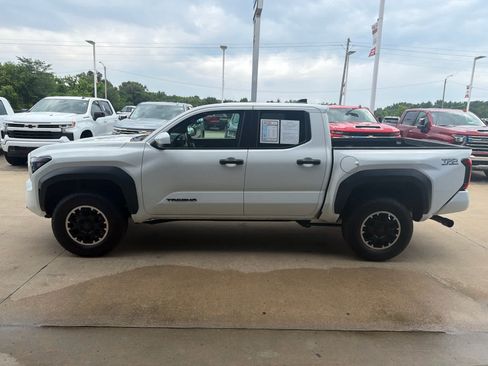 Used 2024 Toyota Tacoma TRD Off-Road AWD/4WD image 3