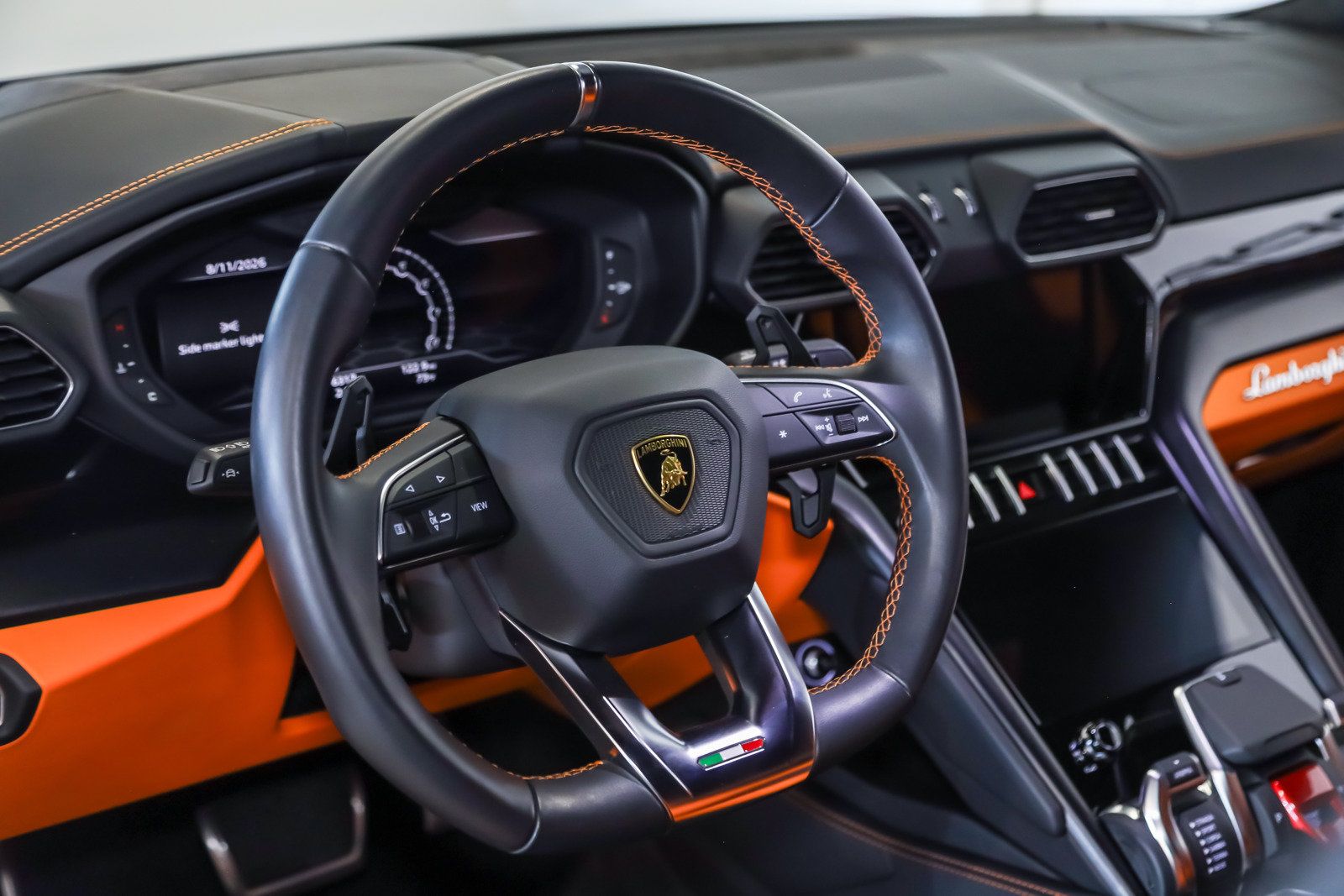 Used 2022 Lamborghini Urus AWD/4WD image 36