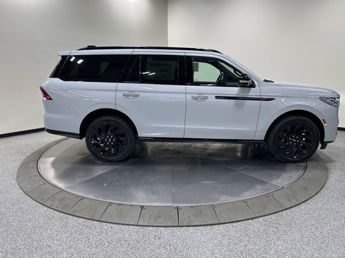New 2026 Lincoln Navigator Reserve AWD/4WD image 5