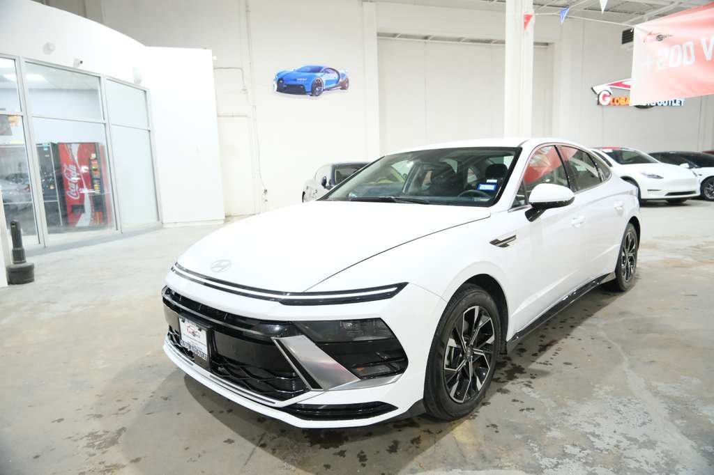 Used 2025 Hyundai Sonata SEL FWD image 4