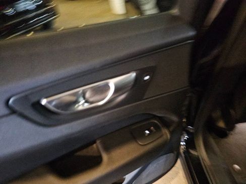Certified 2023 Volvo XC60 B5 Plus AWD/4WD image 16