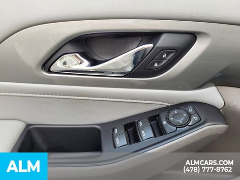 Used 2021 Chevrolet Traverse LT image 27