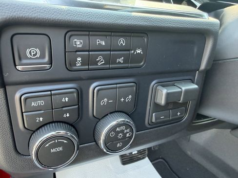 New 2026 Chevrolet Tahoe Premier w/ Sun And Tow Package AWD/4WD image 18