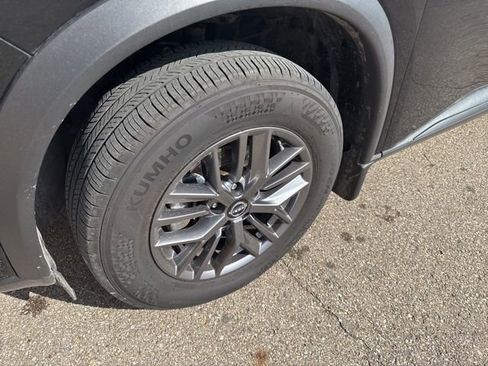 Used 2023 Nissan Rogue S image 2