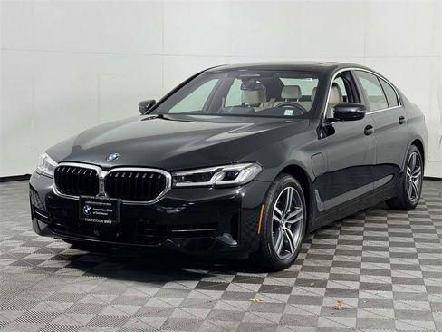 Used 2021 BMW 530e xDrive w/ Premium Package image 7