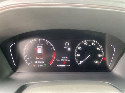 Used 2025 Honda Pilot TrailSport image 17