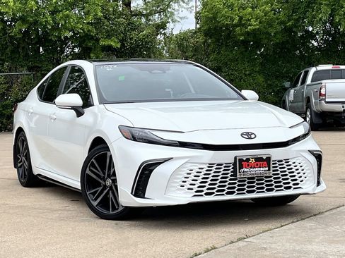 Used 2026 Toyota Camry XSE w/ Premium Package FWD image 2