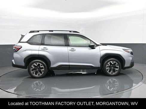 Used 2025 Subaru Forester Premium AWD/4WD image 4