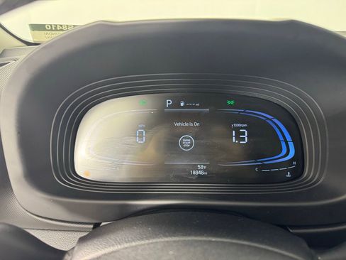 Used 2025 Hyundai Venue SEL image 21