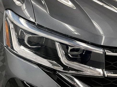 Used 2022 Volkswagen Taos SEL image 29