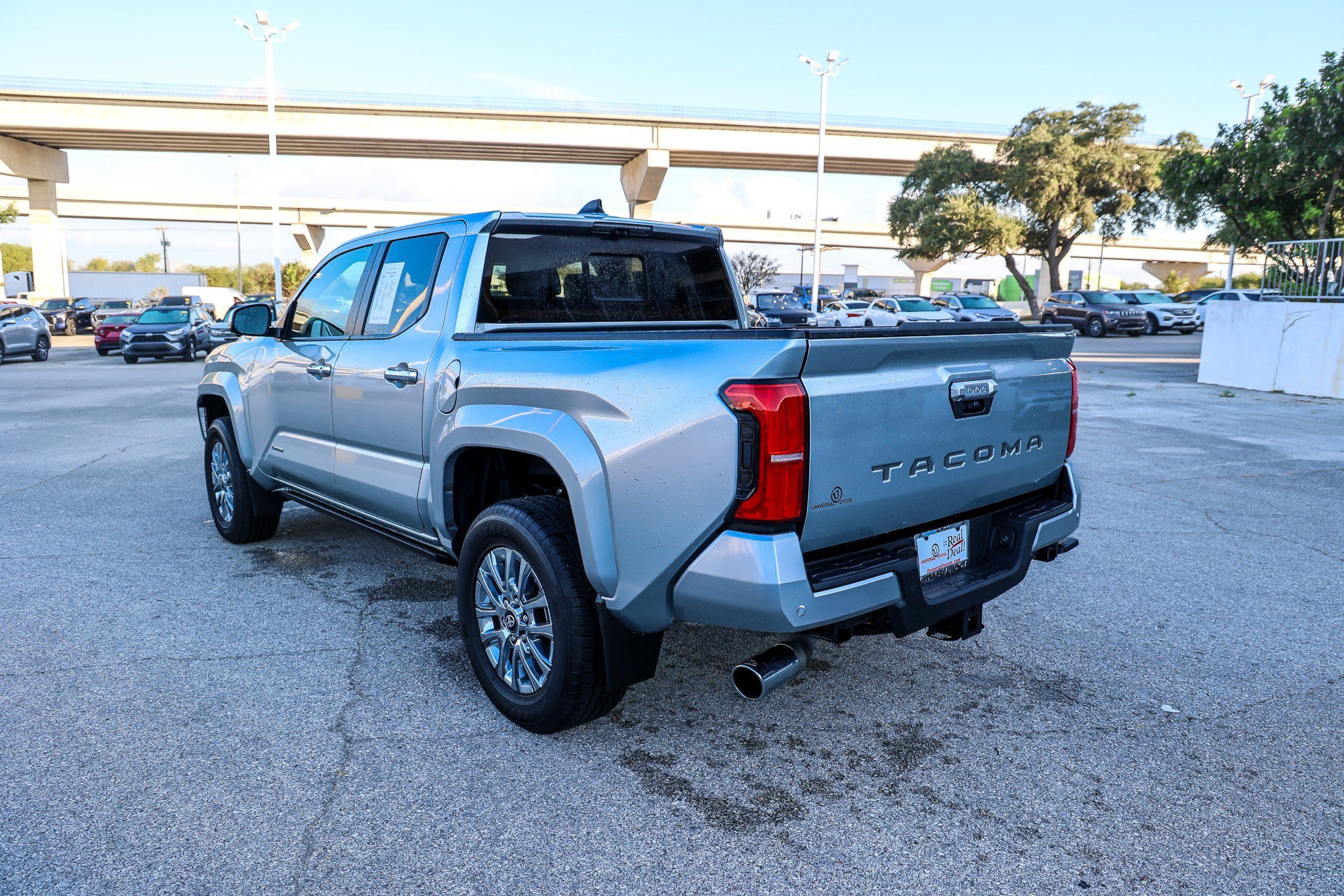 Used 2024 Toyota Tacoma Limited w/ Limited Package (LT) AWD/4WD image 9