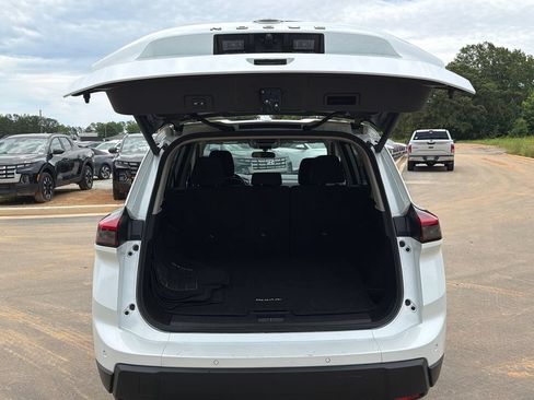 Used 2025 Nissan Rogue SV FWD image 18