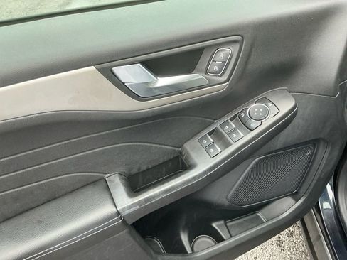 Used 2021 Ford Escape SE w/ Cold Weather Package image 16