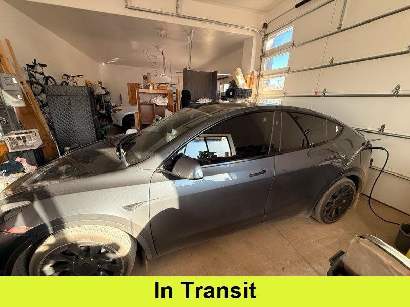 Used 2023 Tesla Model Y Long Range AWD/4WD image 1