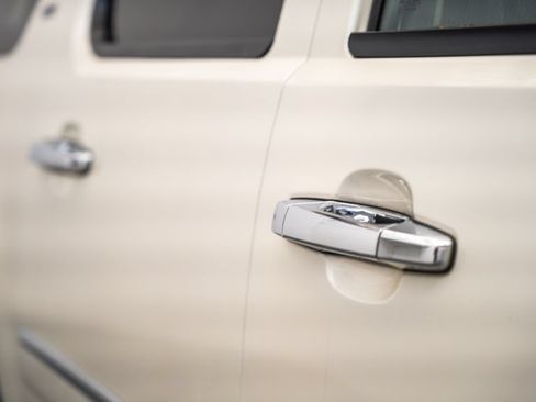 Used 2011 Chevrolet Suburban LTZ AWD/4WD image 14