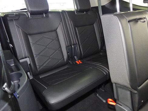Used 2025 Volkswagen Atlas SE FWD image 20