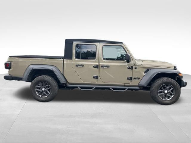 Used 2020 Jeep Gladiator Sport w/ Quick Order Package 24S AWD/4WD image 4
