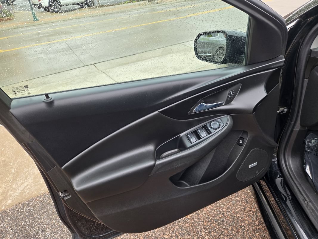 Used 2016 Chevrolet Volt Premier w/ Driver Confidence Package FWD image 15