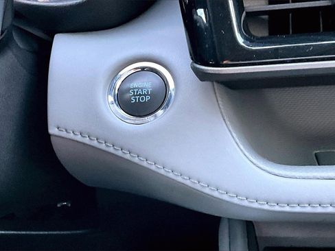 Used 2022 Toyota Highlander XLE image 28