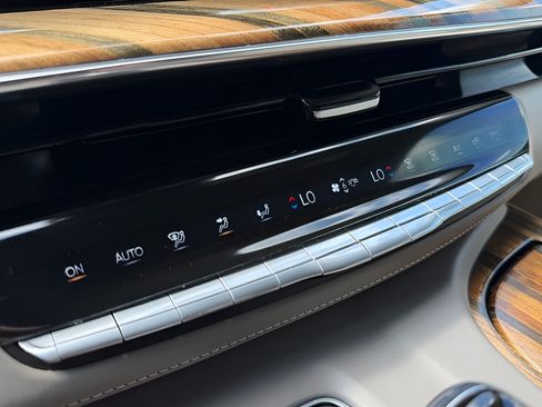 Used 2021 Cadillac Escalade Premium Luxury Platinum AWD/4WD image 61