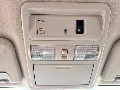 Used 2016 Nissan Titan SL AWD/4WD image 13