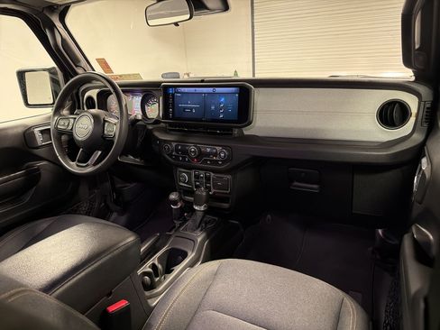 Used 2024 Jeep Wrangler Unlimited Sport AWD/4WD image 26