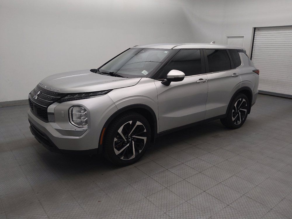 Used 2022 Mitsubishi Outlander ES AWD/4WD image 2