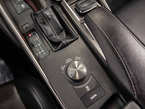 Used 2017 Lexus IS 300 AWD image 32