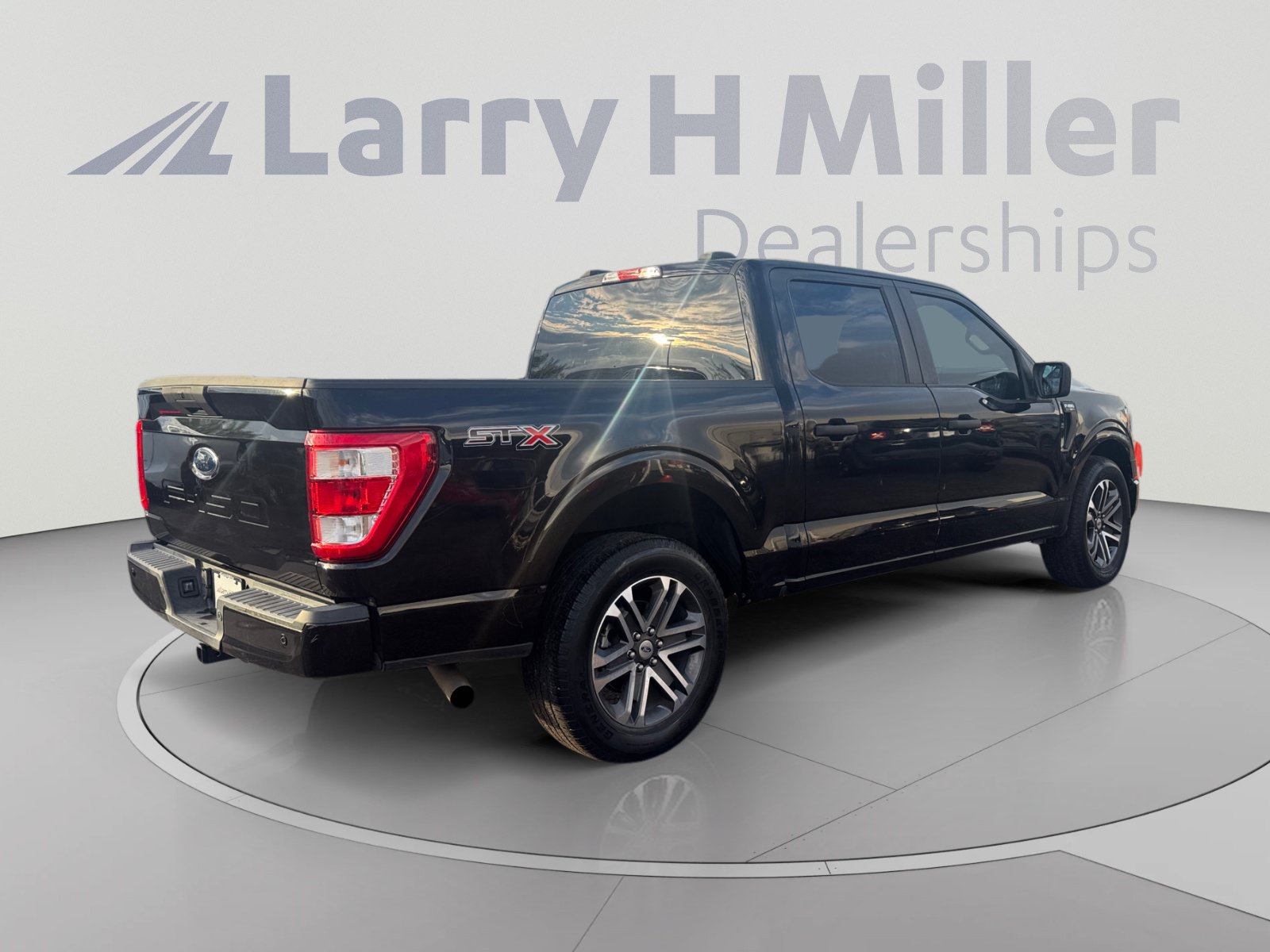 Used 2021 Ford F150 XL w/ STX Appearance Package RWD image 4