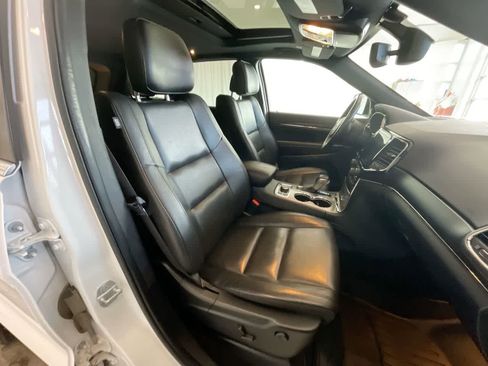 Used 2021 Jeep Grand Cherokee Limited image 25