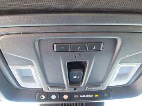 Used 2022 Chevrolet Silverado 1500 High Country image 29