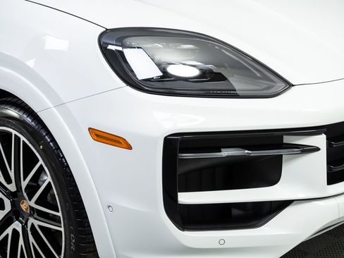 New 2026 Porsche Cayenne GTS image 39