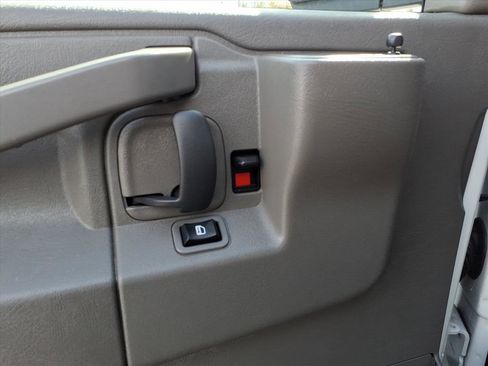 Used 2024 Chevrolet Express 2500 w/ Driver Convenience Package image 8