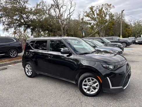 Used 2023 Kia Soul LX w/ Option Group 015 FWD image 6