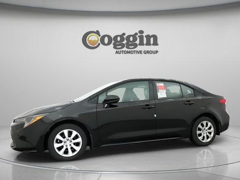 Used 2026 Toyota Corolla LE FWD image 4