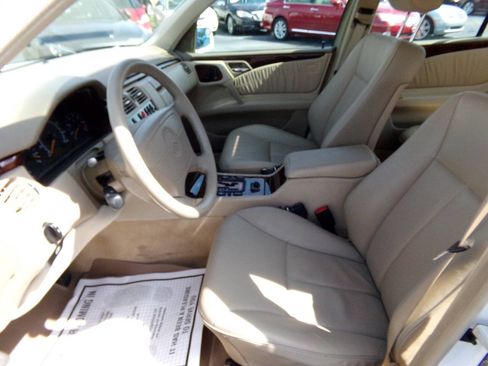 Used 1999 Mercedes-Benz E 320 Sedan w/ X2 Opt Pkg image 48