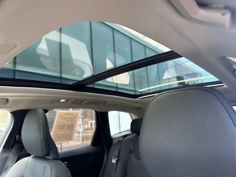 Certified 2025 Volvo XC60 B5 Plus AWD/4WD image 27
