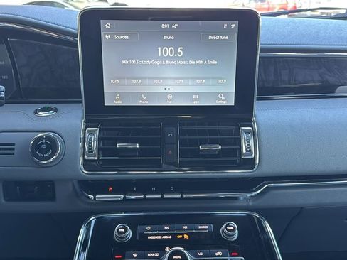 Used 2021 Lincoln Navigator L Reserve w/ Luxury Package AWD/4WD image 12