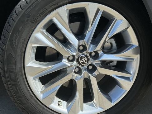 Used 2021 Toyota Highlander Limited AWD/4WD image 10