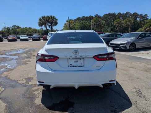 Used 2024 Toyota Camry SE image 4