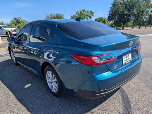 Used 2025 Toyota Camry LE AWD/4WD image 3