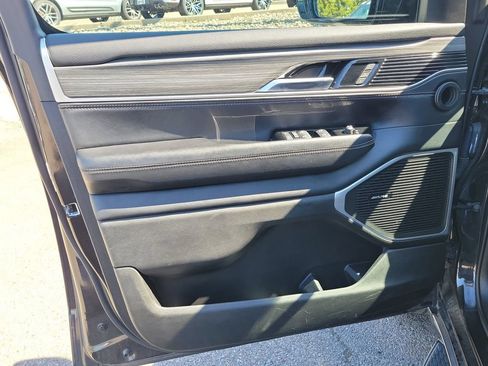 Used 2024 Jeep Wagoneer Series II w/ Flexible Seating Group AWD/4WD image 21