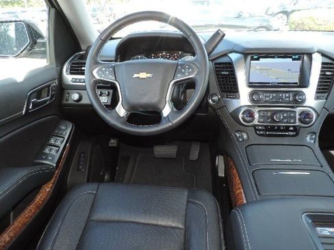 Used 2019 Chevrolet Suburban Premier image 18