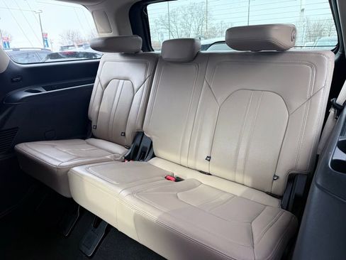 Used 2024 Ford Expedition Limited image 13