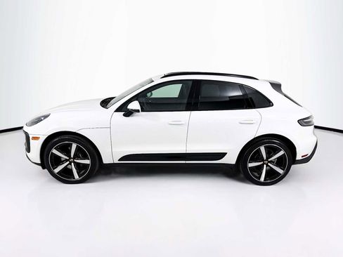 Certified 2025 Porsche Macan T image 2